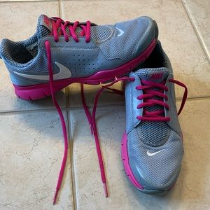 Nike pink and gray tennis shoes 7.5